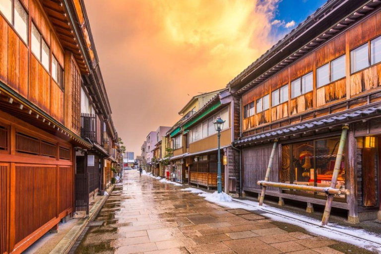Nagoya: 2-Day Shirakawa-go, Kanazawa & Takayama Tour