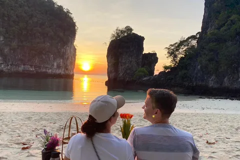 Private Krabi Sunrise to Hong Islands by Luxury Vintage Boat