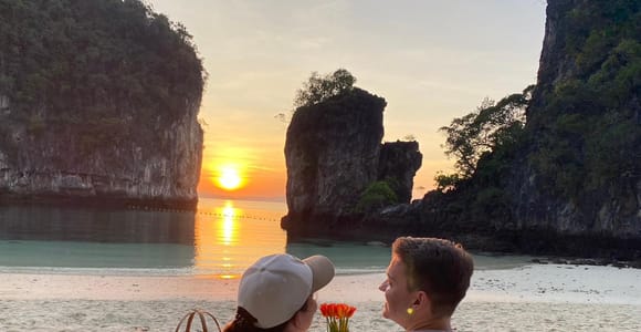 Krabi: Private Luxury Boat to Hong Islands Sunrise & Picnic