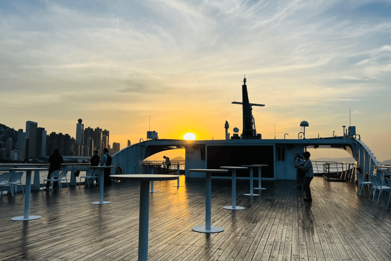 Hong Kong: Victoria Harbour Day, Sunset, or Night Cruise Day Cruise (17:10 PM – 18:10 PM)