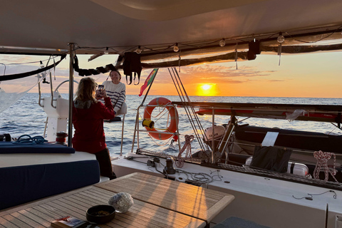 Private Catamaran: Sunset sailing & cocktails