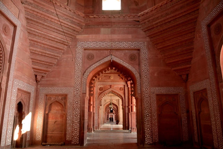 From Delhi: Agra and Fatehpur Sikri 2-Day Private TourTour with 4-star Hotel, Guide, Meals &amp; Monument tickets