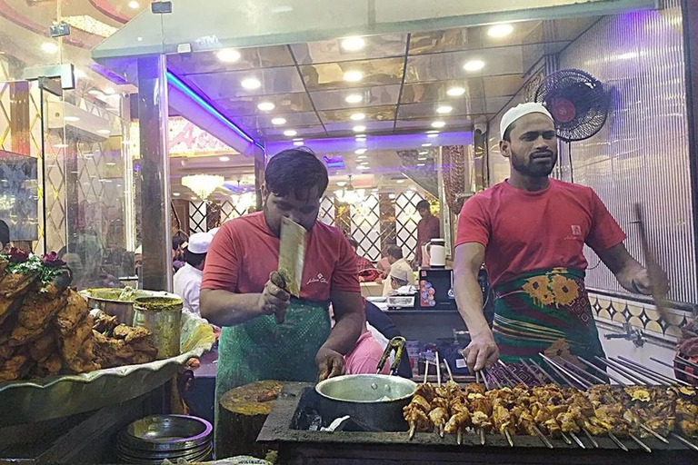 Delhi: Kvällsöppen stadsvandring i Delhi med transfer och matupplevelseAC-bil, förare, tuk-tuk-resa, guide, biljetter, street food