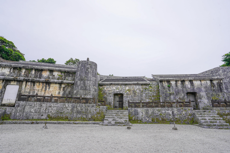 Naha: Okinawa Shuri Castle Peace Walking Tour