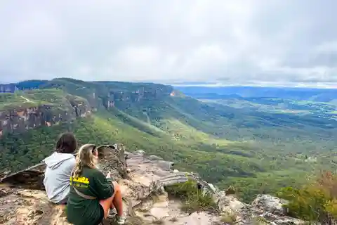 Sydney: Blue Mountains Tour with Wildlife Park & Bush Walks