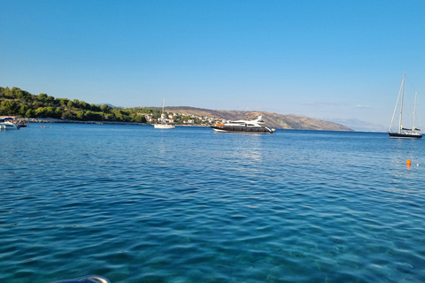 Visite privée du lagon bleu et des 3 îles en bateau à moteur