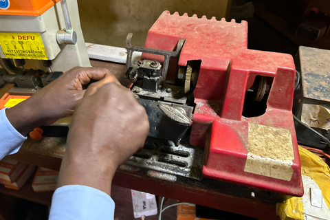 Kampala: Expert Spare Keys and Locks Making Class & Souvenir