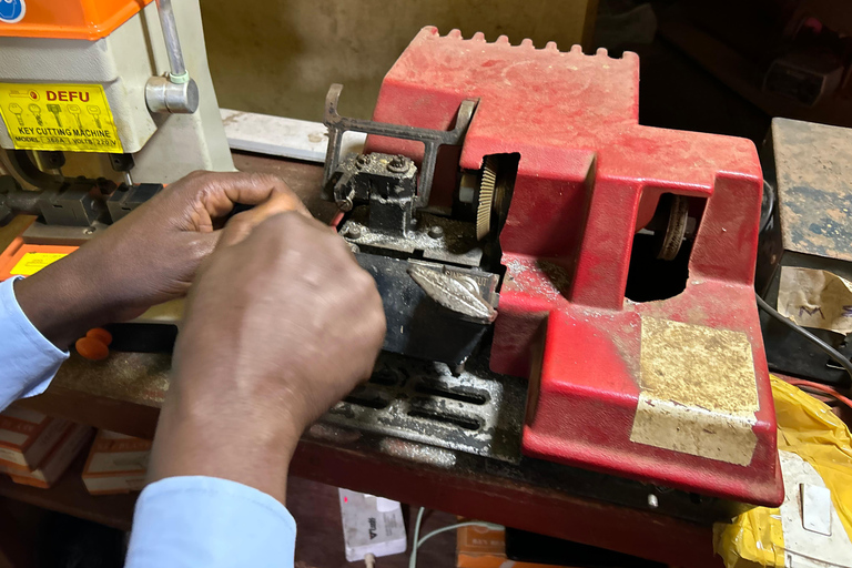 Kampala: Expert Spare Keys and Locks Making Class & Souvenir