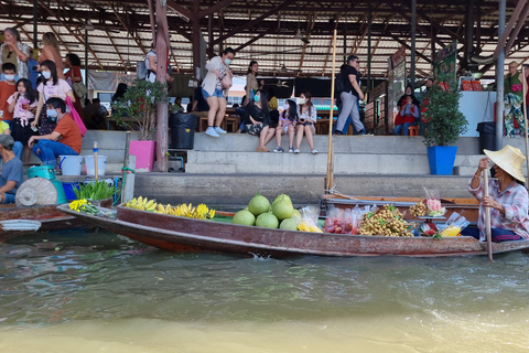 Bangkok: Floating and Railway market with Portuguese guide