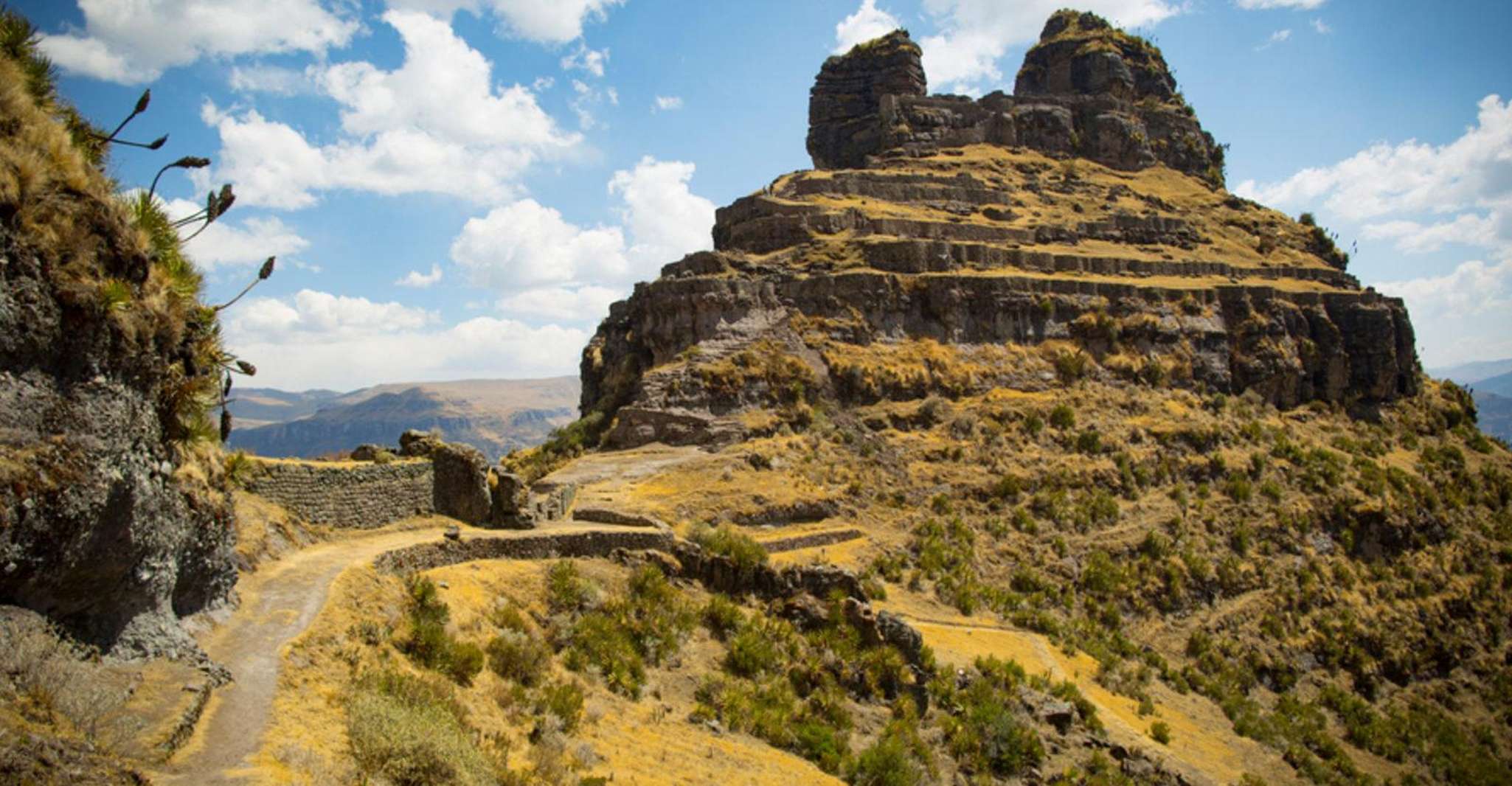 From Cusco, 2 days excursion to Waqrapukara - Housity