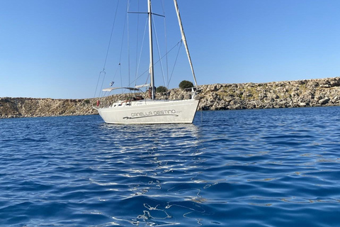 Lindos-Rhodes: Sailing Trip with Lunch and Drinks