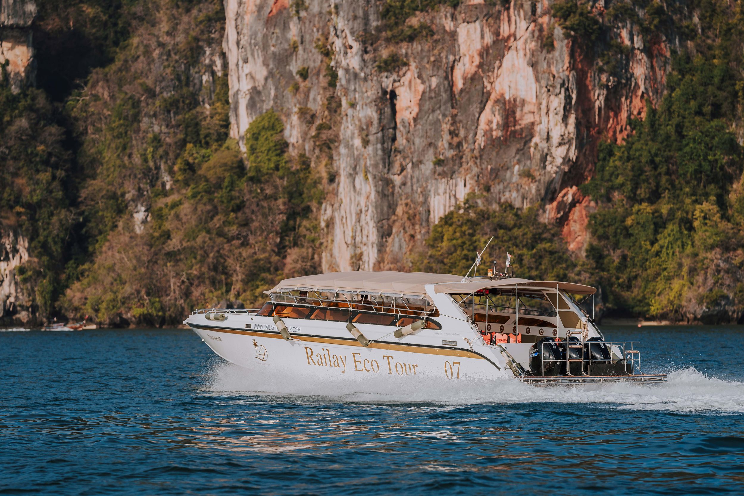 Krabi: Railay Nach oder von Phi Phi Mit dem schnellen Schnellboot-Transfer