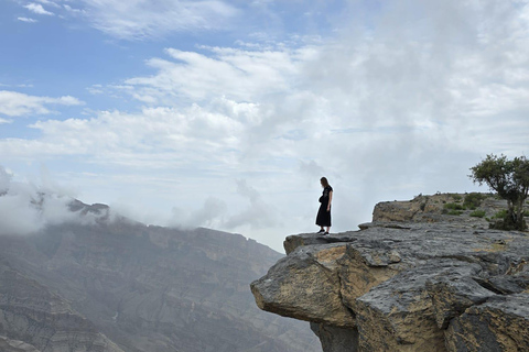 From Muscat: Nizwa Fort, Al Hamra & Jebel Shams Day Trip