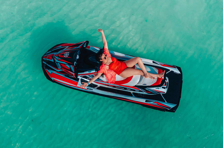 Zanzibar: Ekscytująca przygoda na skuterach wodnych na plaży Kiwengwa30 minut jazdy na skuterze wodnym. Bez odbioru z hotelu i transportu powrotnego.