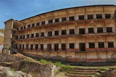 De Tirana : Église du Sauveur, prison de Spac et dégustation de vin