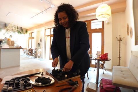 Berlín: Taller de anillos de plata en un estudio creativoBerlín: Taller de anillos con cuchara de plata en un estudio creativo