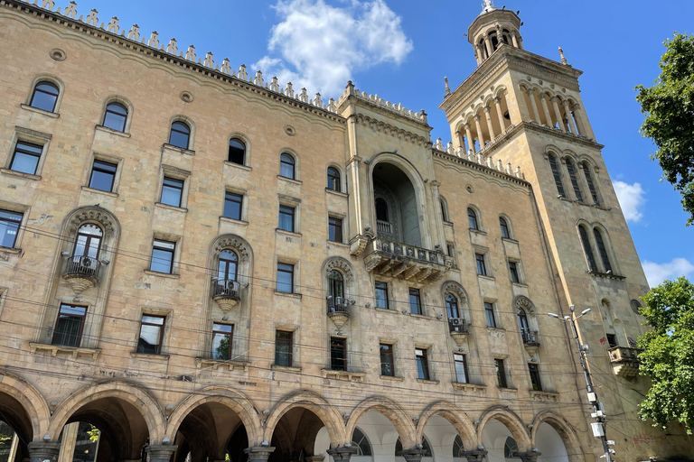 Tbilisi: Tbilisi sovietica - Dalla propaganda all'esecuzioneTbilisi: la Tbilisi sovietica - Dalla propaganda alla realizzazione