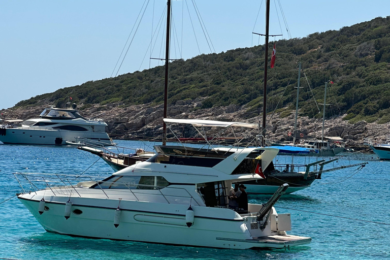 Bodrum: Private Motoryacht Tour with swimming stops & lunch
