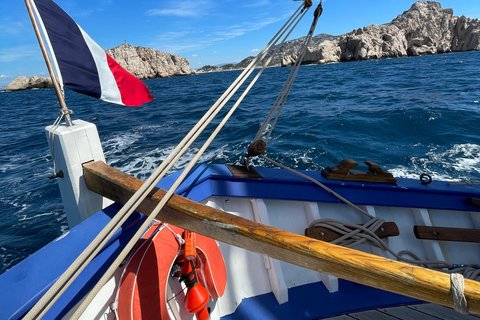 Marseille: Sailing cruise tour to Château d'If, the Calanques & swimming Marseille: Sailing boat cruise to Château d'If, Calanques & swimming