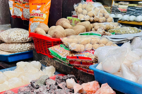 Kathmandu: Private Tour with Food Tasting & Swayambhu Sunset