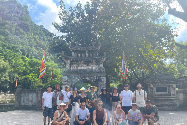 从河内出发：宁平吉普车探险之旅（华闾、长安、木阿）From Hanoi: Ninh Binh Jeep Adventure – Hoa Lu, Trang An, Mua