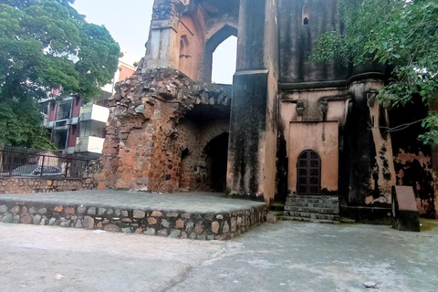 Delhi: Northern Ridge Walk with Tibetan Colony Tour