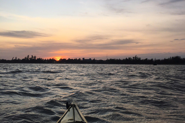 Hoi An: Viaggio in stand-up paddling all'alba per conoscere la vita locale
