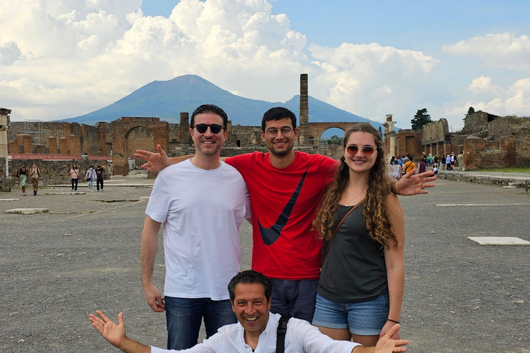 Pompeii: Tour with Archaeologist Guide & Skip-the-Line Entry Pompeii: Tour with Archaeologist Guide & Skip-the-Line Entry