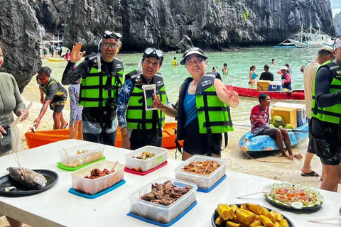 El Nido: Tour A with Premium Beach Picnic & Secret Spots