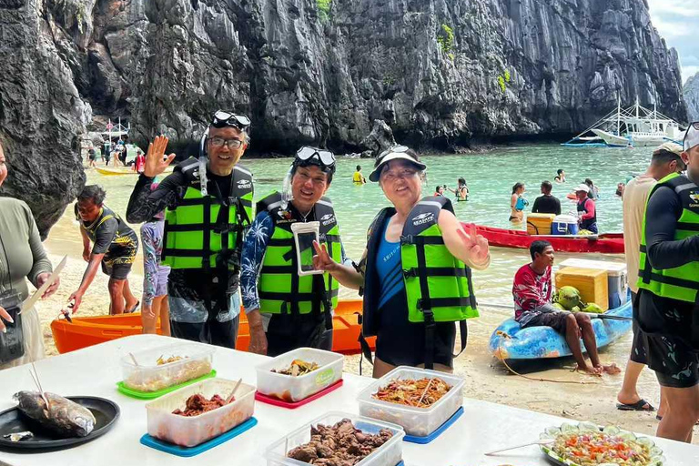 El Nido: Tour A with Premium Beach Picnic & Secret Spots