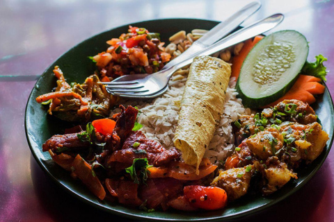 Tour notturno dello street food di Kathmandu in risciò