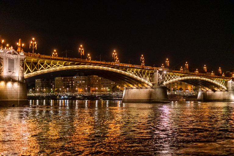 Budapest: cena y crucero por el Danubio con música en vivoCena de 3 platos