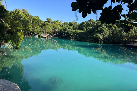 瓦努阿图：热带水花、海滩和蓝泻湖探险瓦努阿图：热带水花、海滩和蓝色泻湖探险