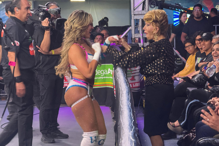 Mexico City:AAA x WWE Lucha Libre Tour with Guide and Ticket Mexico City: Lucha Libre Match with Ice Cream & Guide