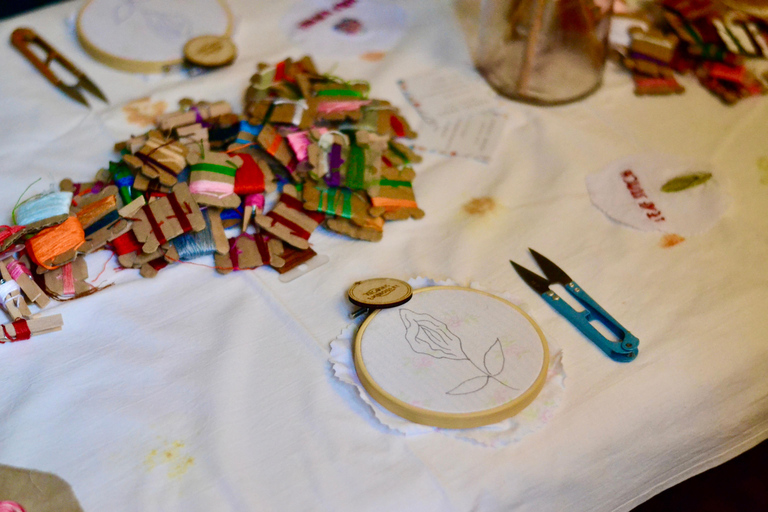 Berlín: Taller de bordado de flores vulvasBerlín: Taller de bordado de flores en la vulva