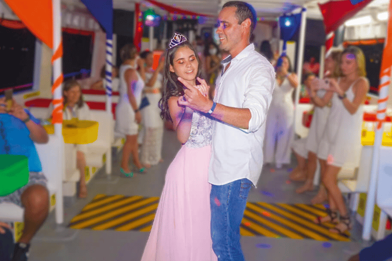 Carthagène : Dîner sur un bateau pendant que vous naviguez dans la baie