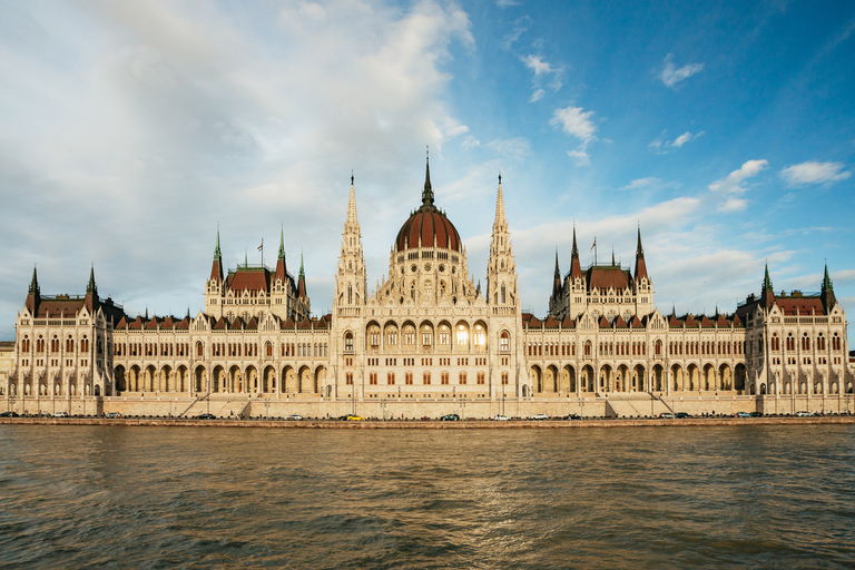 Budapest: Crociera espressa con le luci della città sul DanubioCrociera notturna