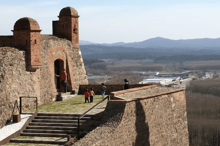 Ingang tot kasteel Hostalric