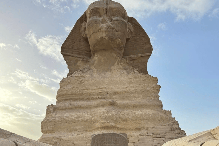 Pyramides, Sakkara et Memphis - Visite privée avec déjeunerVisite privée avec guide, transfert et déjeuner, à l&#039;exclusion des droits d&#039;entrée.