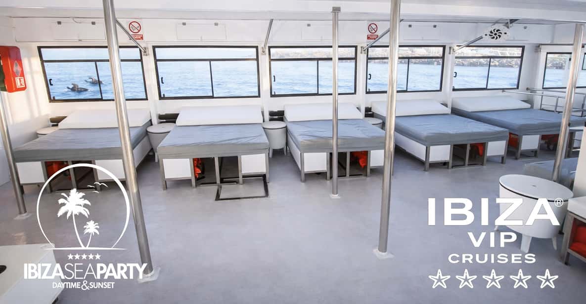 Afbeelding 52 van Ibiza: VIP-feest op een catamaran met DJ, open bar, paella en discotheken