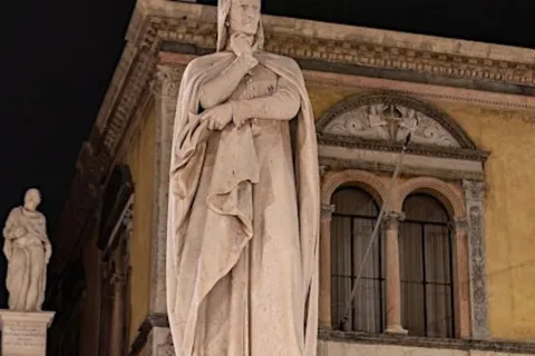 Dante and the Stars in Verona: between Astrology and Poetry
