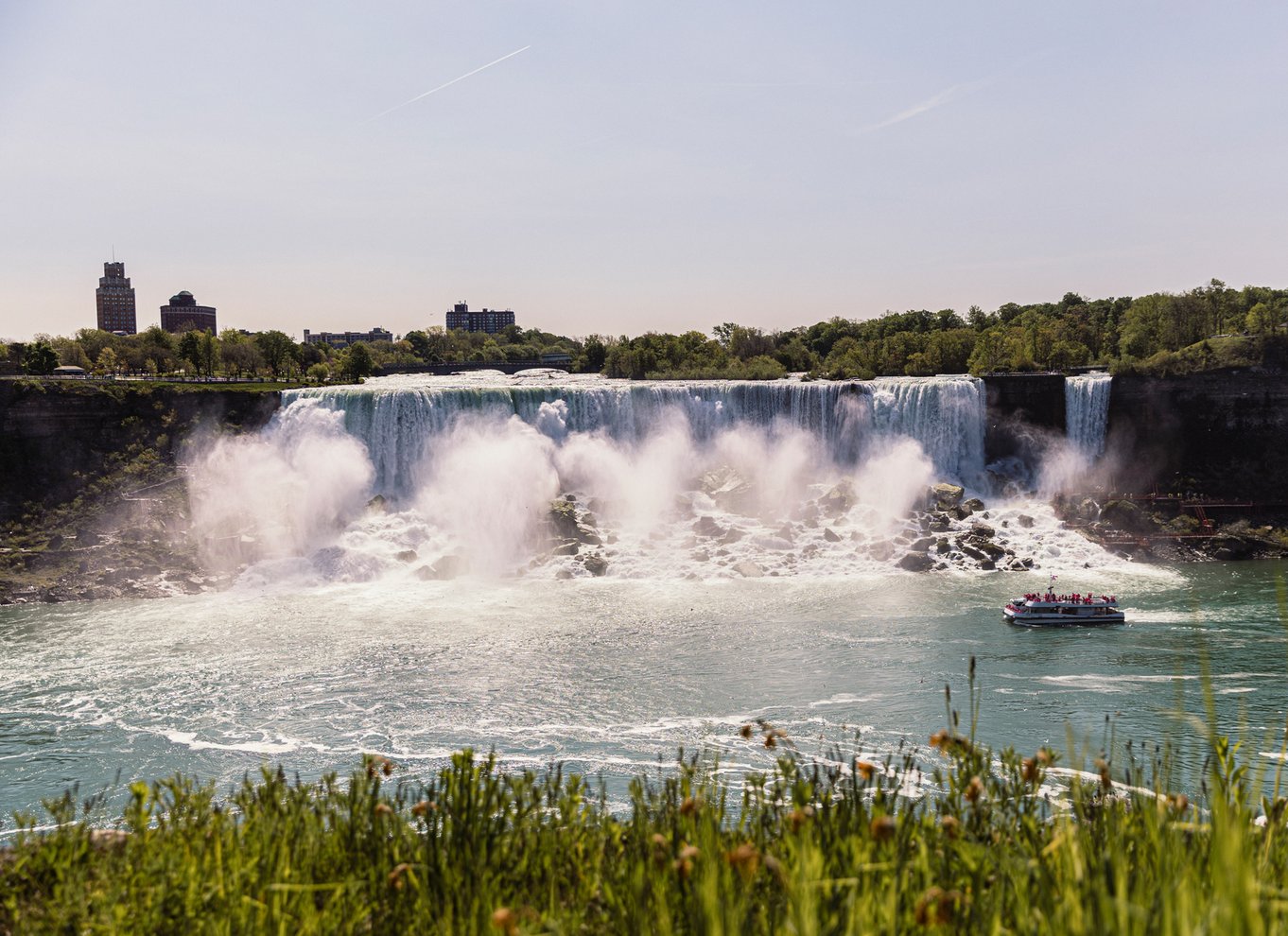 Niagara Falls: Bådtur og rejse bag vandfaldene