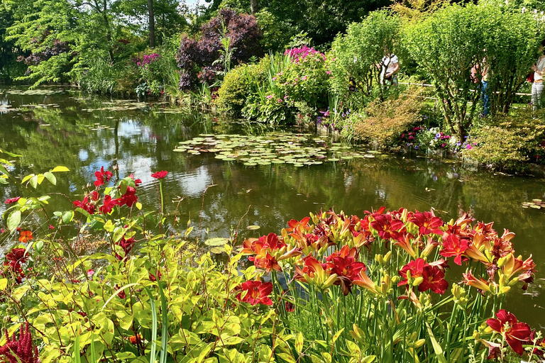 Giverny Versailles Trianon Small Group by Minivan from Paris Giverny Versailles Trianon