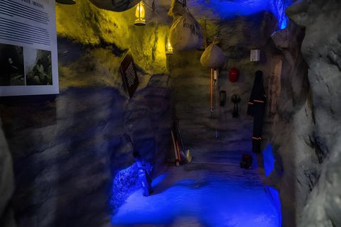 زنجبار: تذكرة دخول متحف التنزانيت ومتجر المجوهراتجولة مع نقطة الالتقاء في مبنى الحصن القديم