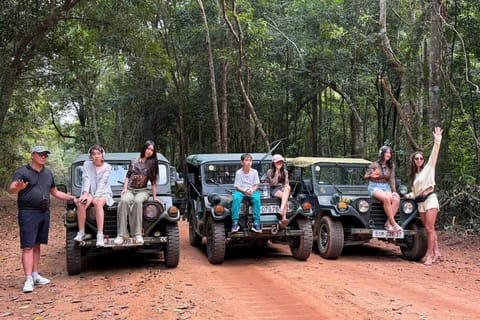 Phu Quoc: Jeep Tour with Snake Farm & Floating Restaurant - Image 2
