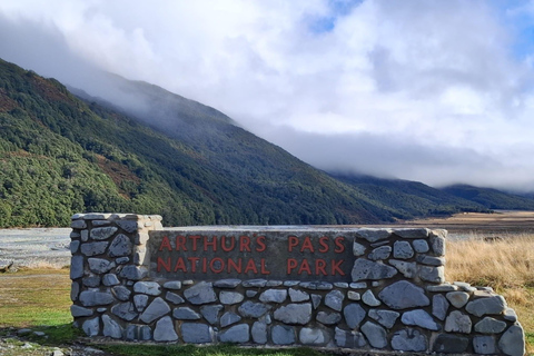 Christchurch: Waimakariri River Train & Castle Hill Day Tour