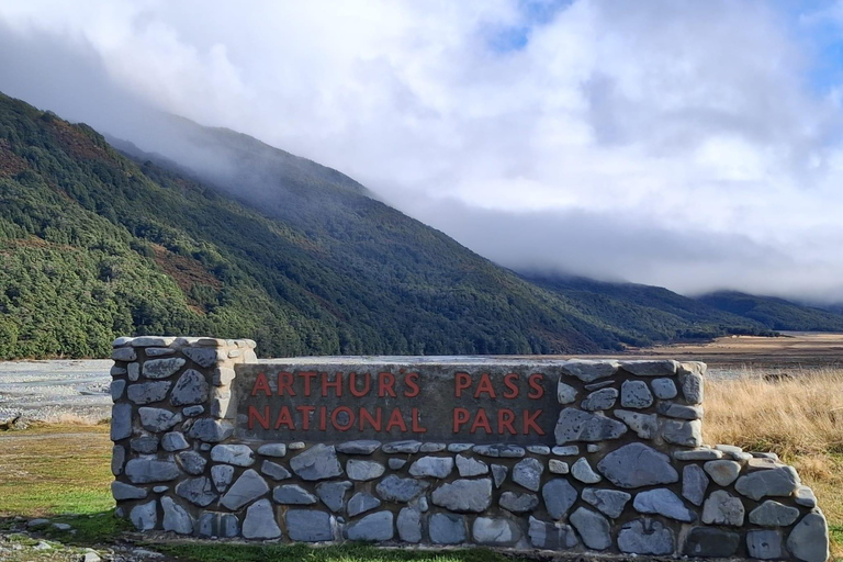 Christchurch: Waimakariri River Train & Castle Hill Day Tour
