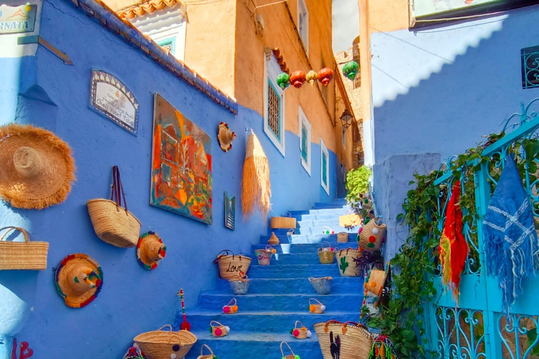 Au départ de Fès : Chefchaouen Excursion d&#039;une journée avec chauffeur pour un groupe de 8 personnes