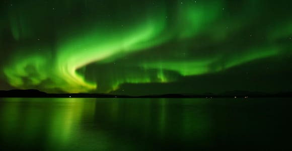 Reykjavik: Northern Lights Adventure Tour with Hot Chocolate
