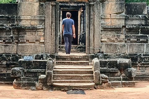 From Kandy: 2-Day Sigiriya & Ambewella Station drop Tour